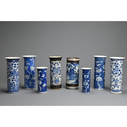 21 - A GROUP OF CHINESE BLUE AND WHITE AND CRACKLE WARE PORCELAIN SLEEVE VASES, 19/20TH CENTURY. Each or ... 