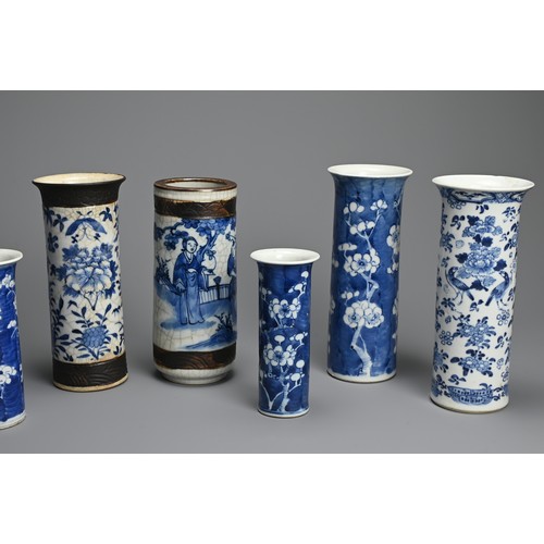 21 - A GROUP OF CHINESE BLUE AND WHITE AND CRACKLE WARE PORCELAIN SLEEVE VASES, 19/20TH CENTURY. Each or ... 