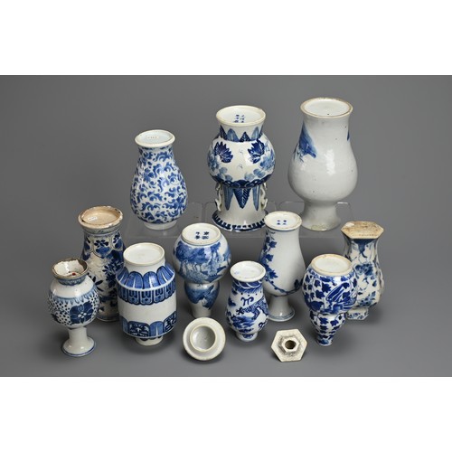 22 - A GROUP OF CHINESE BLUE AND WHITE PORCELAIN VASES, 19/20TH CENTURY. Of various forms decorated with ... 