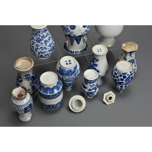 22 - A GROUP OF CHINESE BLUE AND WHITE PORCELAIN VASES, 19/20TH CENTURY. Of various forms decorated with ... 