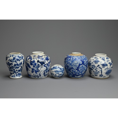 23 - A GROUP OF CHINESE BLUE AND WHITE PORCELAIN JARS, 18/19TH CENTURY. Decorated with dragon, birds, but... 