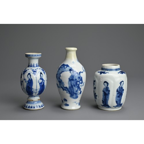 25 - THREE CHINESE BLUE AND WHITE PORCELAIN ITEMS, 18TH CENTURY. Of varying forms decorated with Long Eli... 