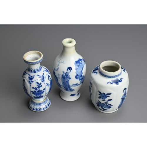 25 - THREE CHINESE BLUE AND WHITE PORCELAIN ITEMS, 18TH CENTURY. Of varying forms decorated with Long Eli... 