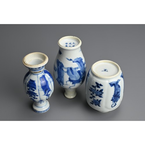 25 - THREE CHINESE BLUE AND WHITE PORCELAIN ITEMS, 18TH CENTURY. Of varying forms decorated with Long Eli... 