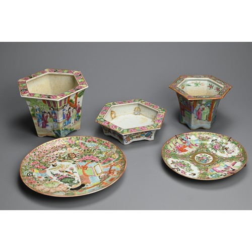 30 - A GROUP OF CHINESE CANTON FAMILLE ROSE PORCELAIN ITEMS, 19TH CENTURY. To include two hexagonal lobed... 