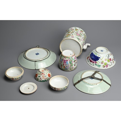 33 - A GROUP OF CHINESE FAMILLE ROSE PORCELAIN ITEMS, 19/20TH CENTURY. To include two celadon ground dish... 