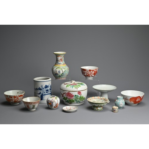 39 - A GROUP OF CHINESE PORCELAIN ITEMS, 19/20TH CENTURY. Various types to include a tureen and cover; Th... 