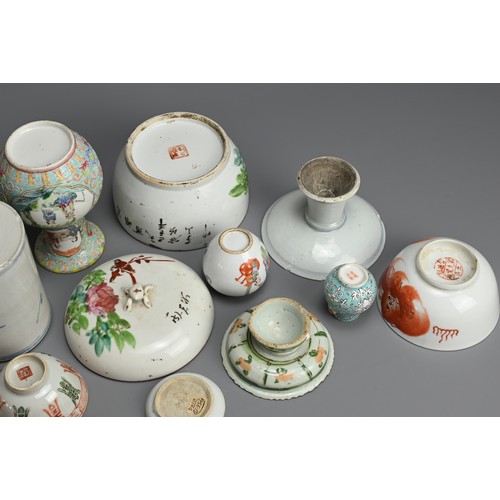 39 - A GROUP OF CHINESE PORCELAIN ITEMS, 19/20TH CENTURY. Various types to include a tureen and cover; Th... 