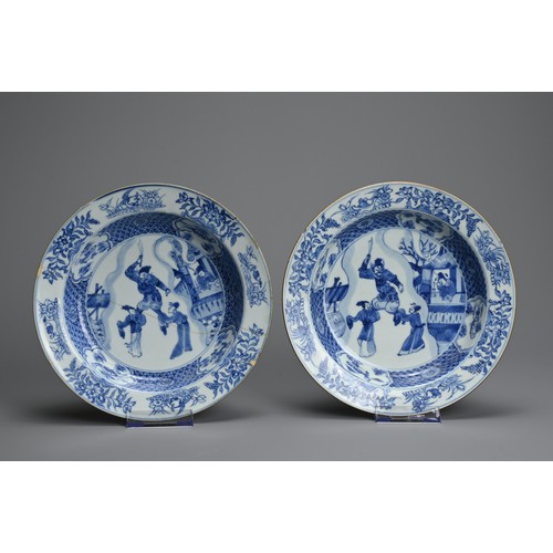 53 - A PAIR OF CHINESE BLUE AND WHITE PORCELAIN DISHES, 18TH CENTURY. Each with rounded body and everted ... 