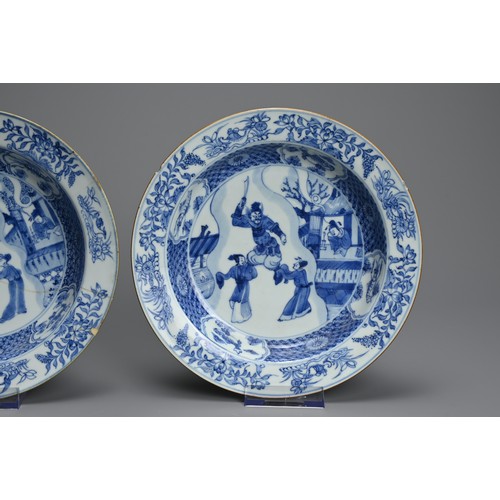 53 - A PAIR OF CHINESE BLUE AND WHITE PORCELAIN DISHES, 18TH CENTURY. Each with rounded body and everted ... 