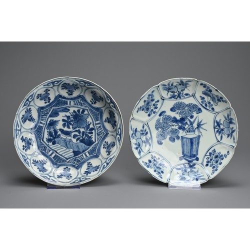 55 - A PAIR OF CHINESE BLUE AND WHITE KRAAK WARE PORCELAIN DISHES, LATE MING DYNASTY. The first decorated... 