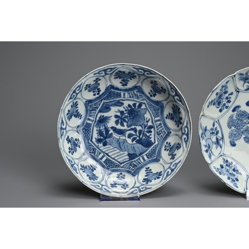 55 - A PAIR OF CHINESE BLUE AND WHITE KRAAK WARE PORCELAIN DISHES, LATE MING DYNASTY. The first decorated... 