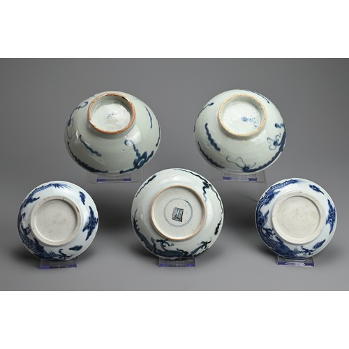 57 - A GROUP OF CHINESE BLUE AND WHITE PORCELAIN BOWLS AND DISHES, 18/19TH CENTURY. All decorated with dr... 