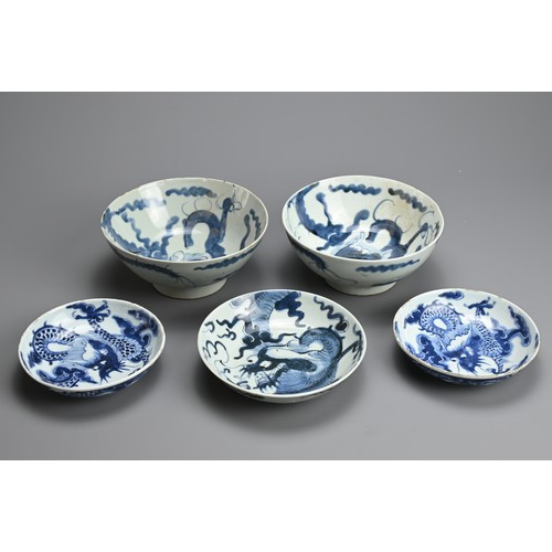 57 - A GROUP OF CHINESE BLUE AND WHITE PORCELAIN BOWLS AND DISHES, 18/19TH CENTURY. All decorated with dr... 