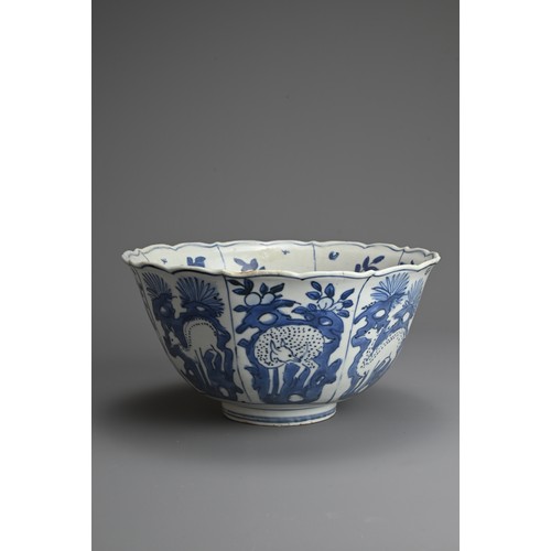 62 - A LARGE CHINESE BLUE AND WHITE PORCELAIN DEER BOWL, LATE MING DYNASTY. The bowl with deep rounded si... 