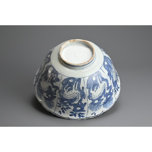 62 - A LARGE CHINESE BLUE AND WHITE PORCELAIN DEER BOWL, LATE MING DYNASTY. The bowl with deep rounded si... 