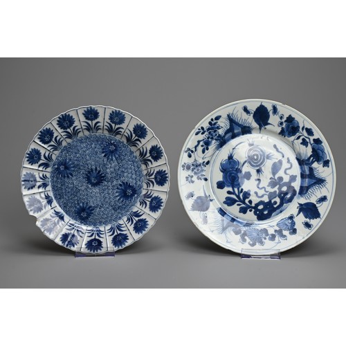 64 - A GROUP OF FOUR CHINESE BLUE AND WHITE PORCELAIN DISHES, EARLY 18TH CENTURY. Of various forms decora... 