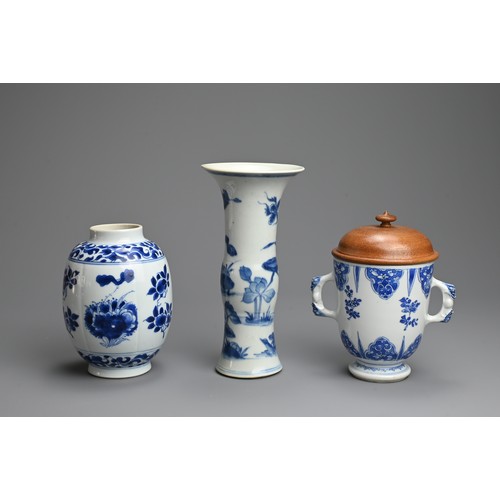 67 - A GROUP OF THREE CHINESE BLUE AND WHITE PORCELAIN ITEMS, 18/19TH CENTURY. To include a twin handled ... 