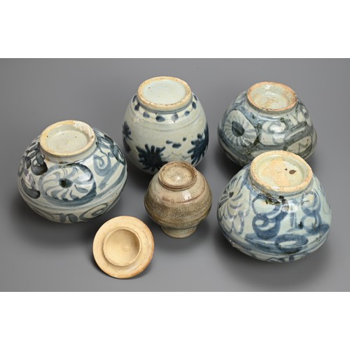 69 - A GROUP OF FIVE CHINESE BLUE AND WHITE PORCELAIN JARS, LATE MING DYNASTY. Three matching jars, one w... 