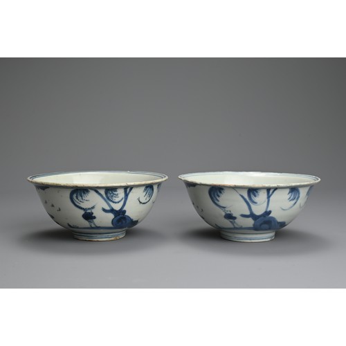 74 - A PAIR OF CHINESE BLUE AND WHITE PORCELAIN BOWLS, MING DYNASTY. Rounded sides with slightly everted ... 