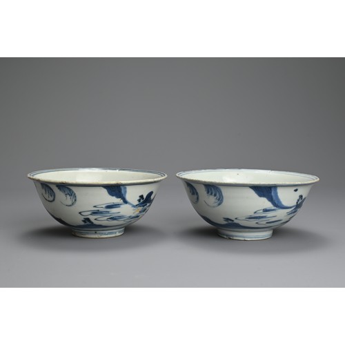 74 - A PAIR OF CHINESE BLUE AND WHITE PORCELAIN BOWLS, MING DYNASTY. Rounded sides with slightly everted ... 