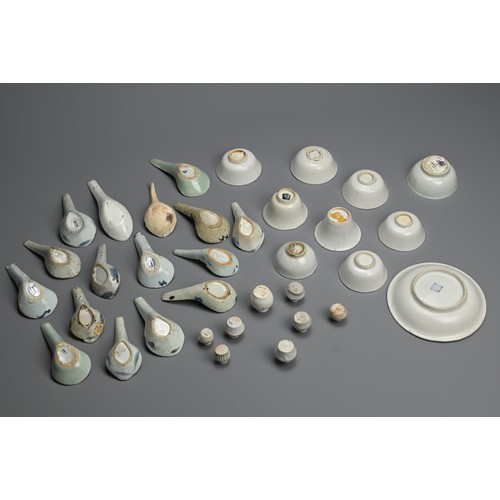 82 - A GROUP OF CHINESE PORCELAIN ITEMS, MING TO QING DYNASTY. To include a group of blanc de Chine cups,... 