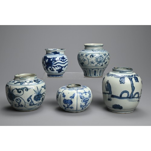 84 - A GROUP OF CHINESE BLUE AND WHITE PORCELAIN JARS, MING DYNASTY. Five jars of various forms decorated... 