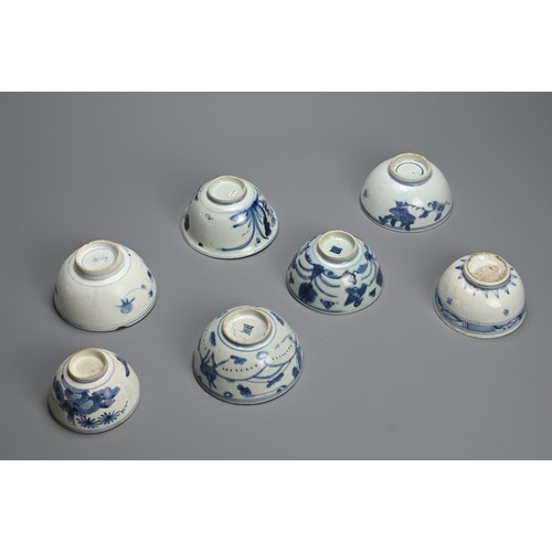 87 - A GROUP OF CHINESE BLUE AND WHITE PORCELAIN BOWLS, LATE MING DYNASTY. Each with varying decoration o... 