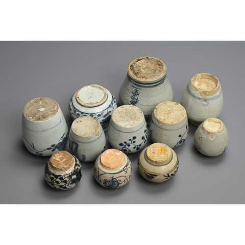 90 - A GROUP OF CHINESE BLUE AND WHITE PORCELAIN JARS, LATE MING DYNASTY. Eleven jars of various forms. Z... 