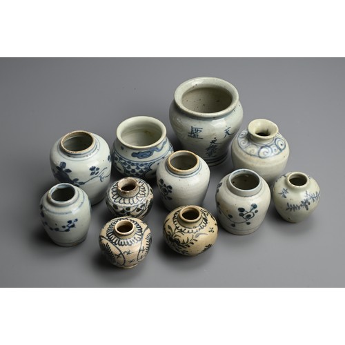 90 - A GROUP OF CHINESE BLUE AND WHITE PORCELAIN JARS, LATE MING DYNASTY. Eleven jars of various forms. Z... 