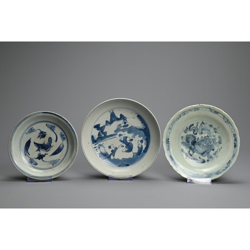 96 - THREE CHINESE BLUE AND WHITE PORCELAIN DISHES, LATE MING DYNASTY. A rounded dish decorated with scho... 