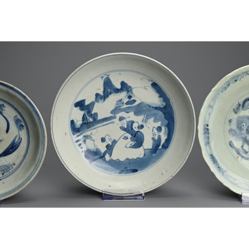 96 - THREE CHINESE BLUE AND WHITE PORCELAIN DISHES, LATE MING DYNASTY. A rounded dish decorated with scho... 