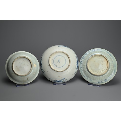 96 - THREE CHINESE BLUE AND WHITE PORCELAIN DISHES, LATE MING DYNASTY. A rounded dish decorated with scho... 