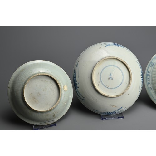 96 - THREE CHINESE BLUE AND WHITE PORCELAIN DISHES, LATE MING DYNASTY. A rounded dish decorated with scho... 