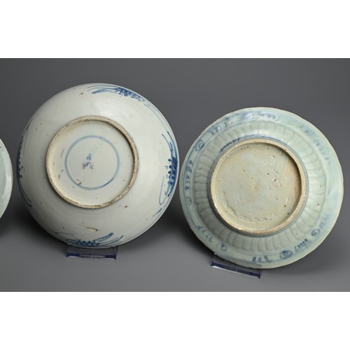 96 - THREE CHINESE BLUE AND WHITE PORCELAIN DISHES, LATE MING DYNASTY. A rounded dish decorated with scho... 