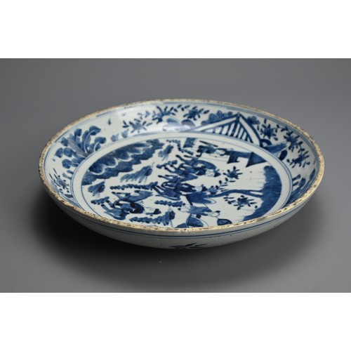 101 - A CHINESE BLUE AND WHITE PORCELAIN DISH, QING DYNASTY. Thickly potted with rounded sides decorated w... 