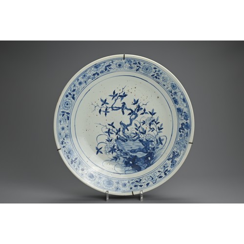 102 - A LARGE CHINESE BLUE AND WHITE PORCELAIN CHARGER, 19TH CENTURY. Finely decorated with birds perched ... 