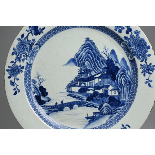 103 - A VERY LARGE CHINESE BLUE AND WHITE PORCELAIN DISH, 18TH CENTURY. Finely decorated with figures cros... 