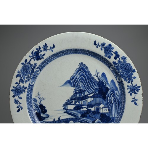 103 - A VERY LARGE CHINESE BLUE AND WHITE PORCELAIN DISH, 18TH CENTURY. Finely decorated with figures cros... 