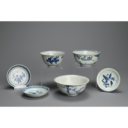 110 - SIX CHINESE BLUE AND WHITE PORCELAIN ITEMS, LATE MING DYNASTY. Comprising three bowls and three smal... 