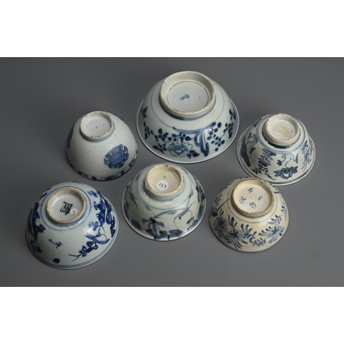 111 - A GROUP OF CHINESE BLUE AND WHITE PORCELAIN BOWLS, LATE MING DYNASTY. Six of various sizes decorated... 