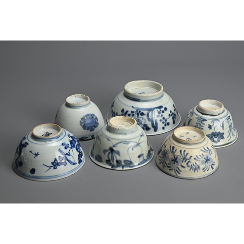 111 - A GROUP OF CHINESE BLUE AND WHITE PORCELAIN BOWLS, LATE MING DYNASTY. Six of various sizes decorated... 