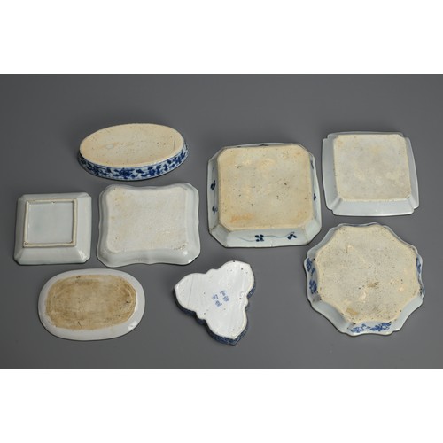 119 - A GROUP OF CHINESE BLUE AND WHITE PORCELAIN DISHES AND TRAYS, QING DYNASTY. Eight of various forms t... 