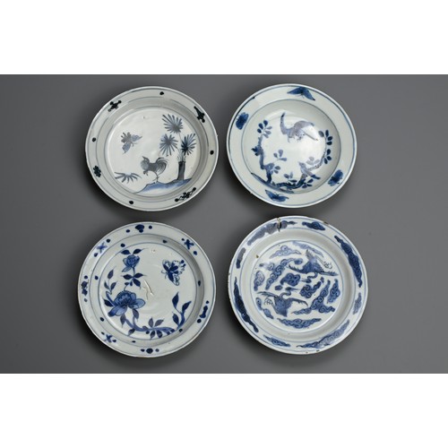 125 - A GROUP OF CHINESE BLUE AND WHITE PORCELAIN DISHES, LATE MING DYNASTY. Four dishes decorated with ro... 