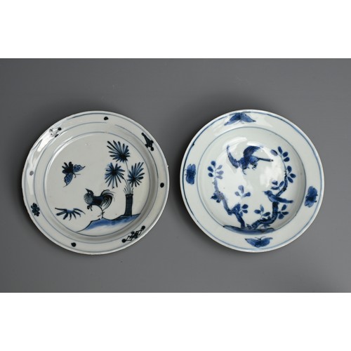 125 - A GROUP OF CHINESE BLUE AND WHITE PORCELAIN DISHES, LATE MING DYNASTY. Four dishes decorated with ro... 