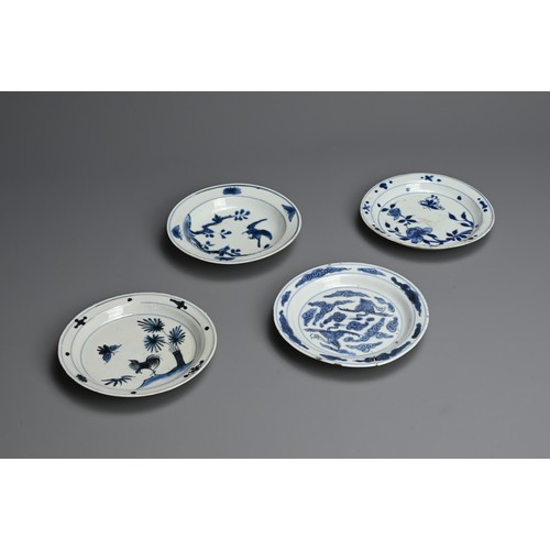 125 - A GROUP OF CHINESE BLUE AND WHITE PORCELAIN DISHES, LATE MING DYNASTY. Four dishes decorated with ro... 