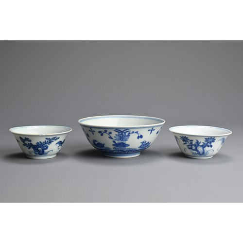 127 - THREE CHINESE BLUE AND WHITE PORCELAIN BOWL AND CUPS, 18/19TH CENTURY. The bowl decorated with ducks... 