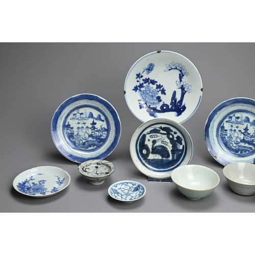 130 - A GROUP OF CHINESE PORCELAIN BOWLS AND DISHES, 18/19TH CENTURY. Two include a pair of dishes decorat... 