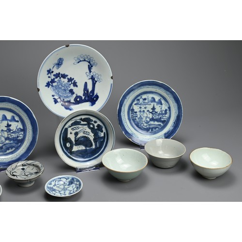 130 - A GROUP OF CHINESE PORCELAIN BOWLS AND DISHES, 18/19TH CENTURY. Two include a pair of dishes decorat... 