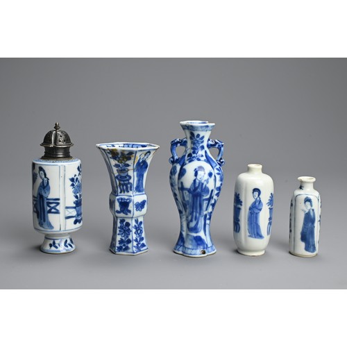 132 - A GROUP OF CHINESE BLUE AND WHITE PORCELAIN ITEMS, EARLY 18TH CENTURY. Five vases of various forms d... 